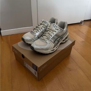 ASICS Gel Kayano 14 size 10 Birch/Dark Pewter